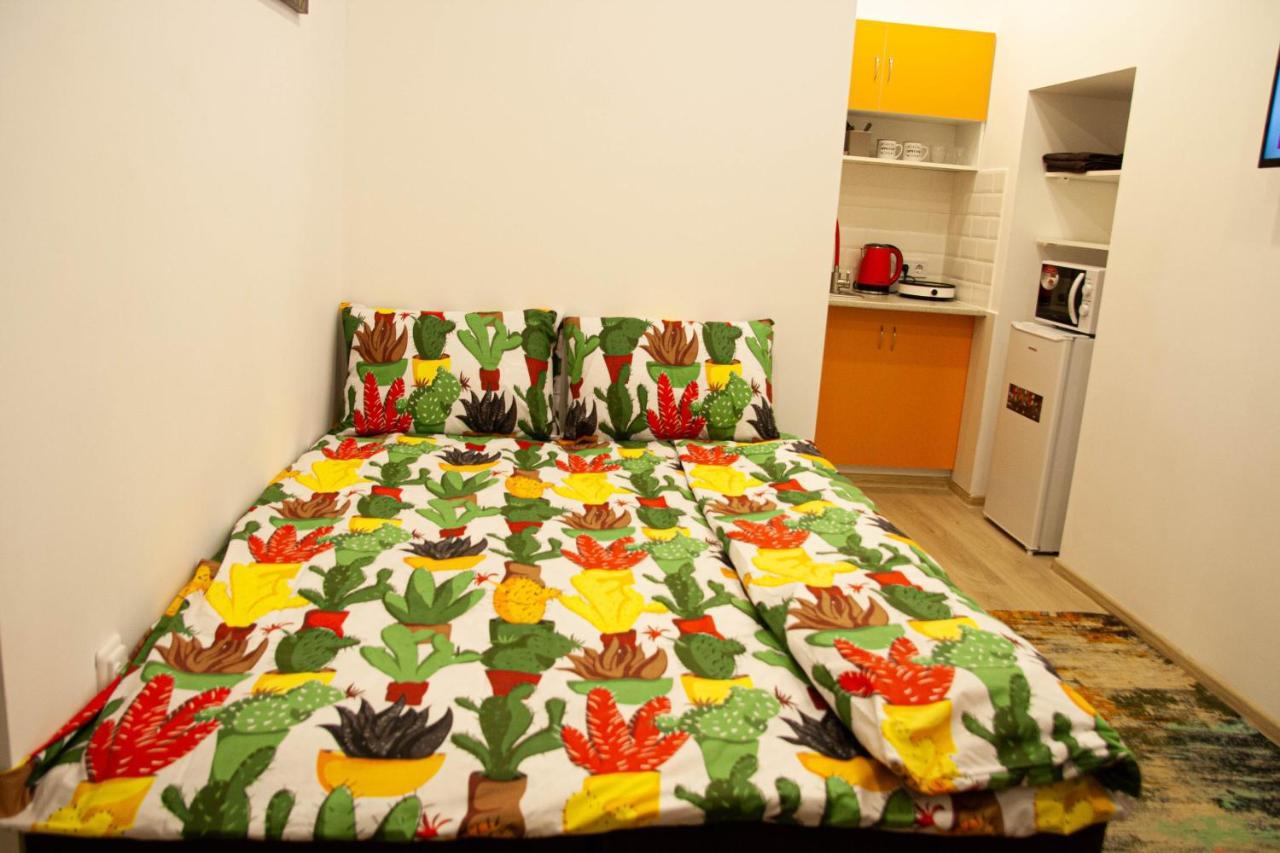 Світло Цілодобово Apartments In The City Center Lviv Exteriör bild