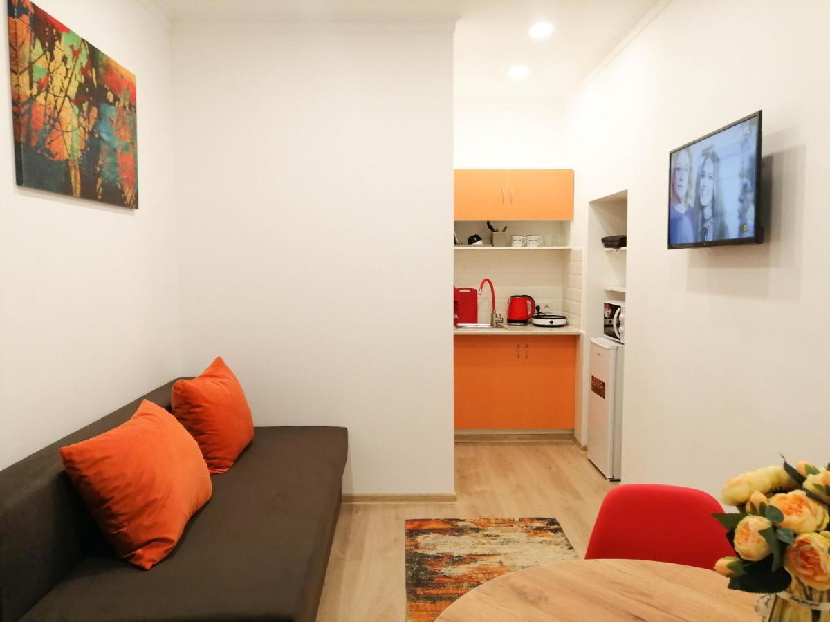 Світло Цілодобово Apartments In The City Center Lviv Exteriör bild