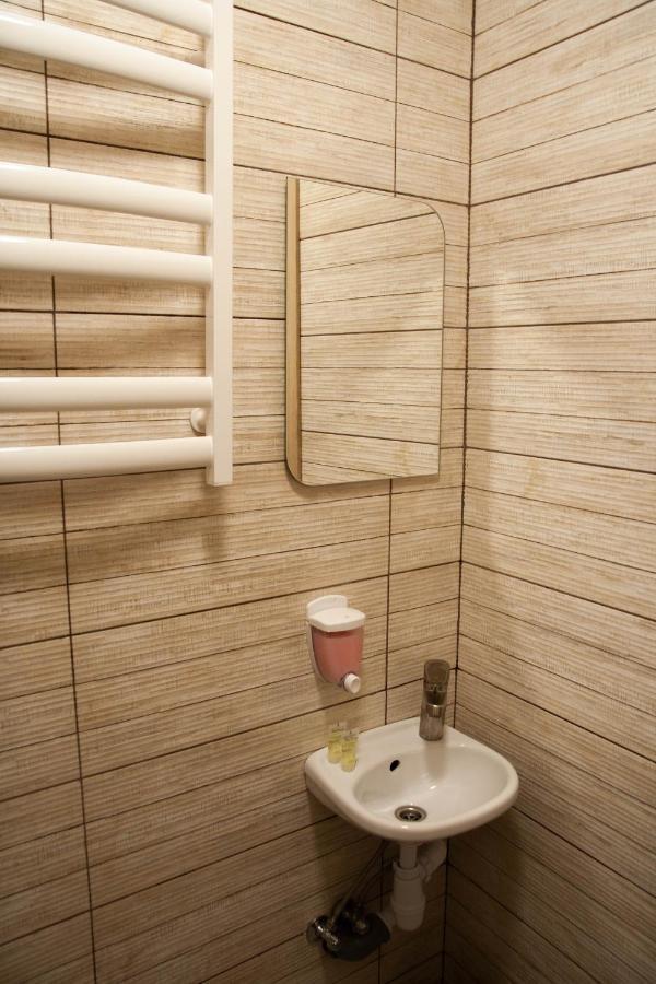 Світло Цілодобово Apartments In The City Center Lviv Exteriör bild