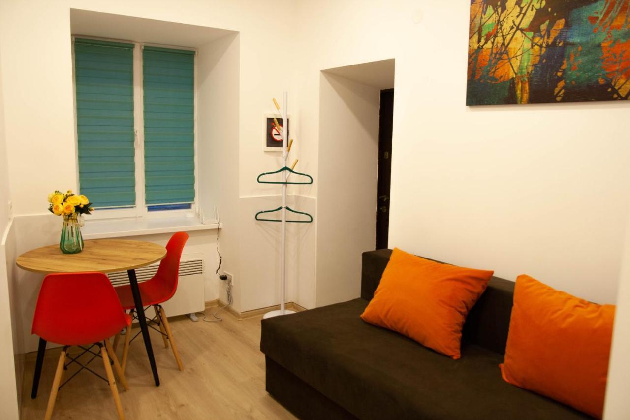 Світло Цілодобово Apartments In The City Center Lviv Exteriör bild