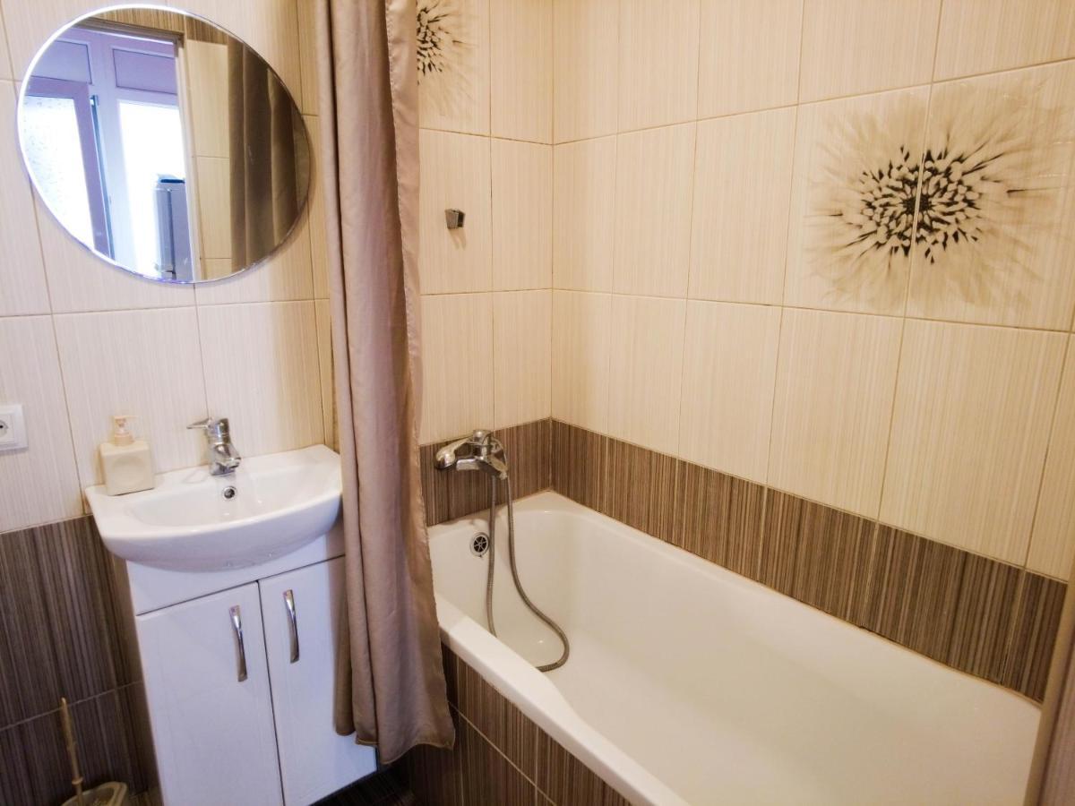 Світло Цілодобово Apartments In The City Center Lviv Exteriör bild